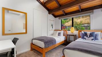 3 bedrooms, desk, iron/ironing board, free WiFi