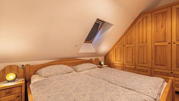 House, 1 Bedroom | 1 bedroom, free WiFi, bed sheets