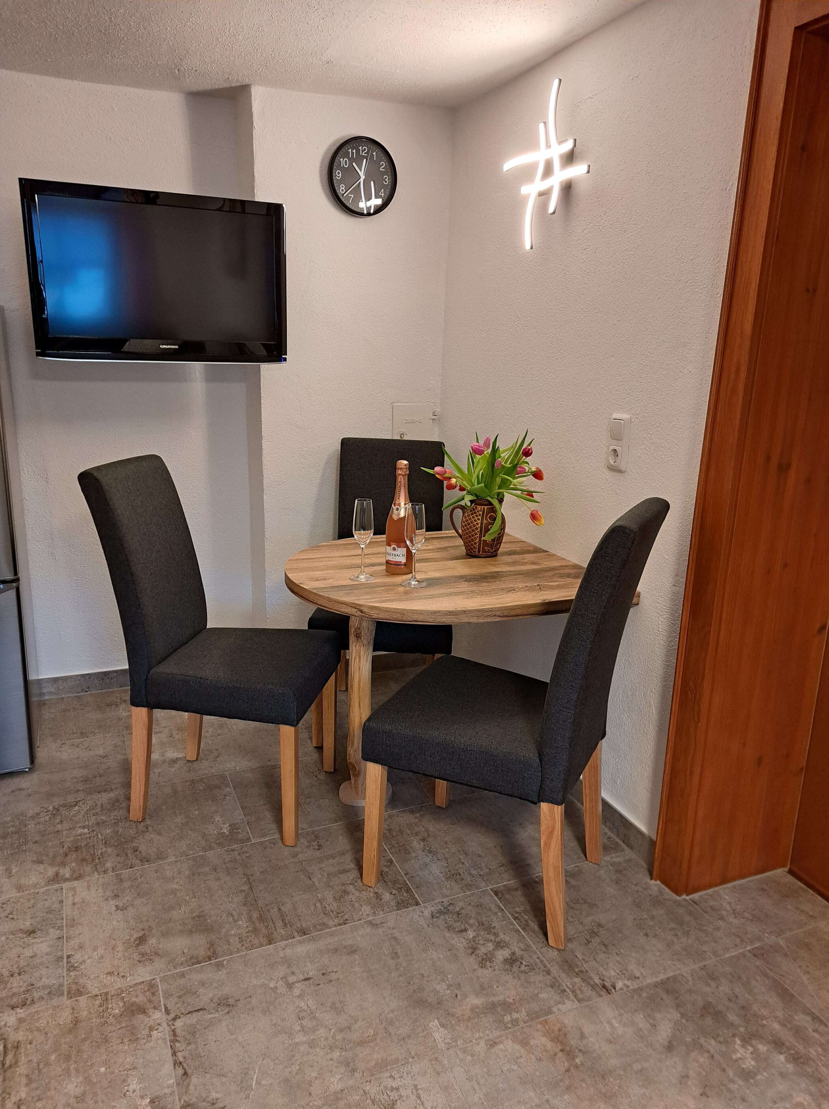 Ferienwohnung Salzberg, für 2 Personen-Esstisch