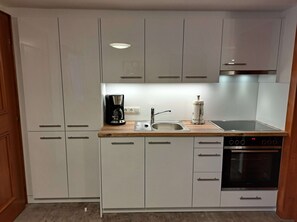 Kühlschrank, Ofen, Herdplatte, Geschirrspüler