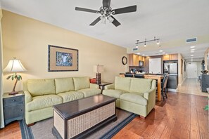 Books - GULF FRONT CONDO! SLEEPS 8!BCH SERV INCL!! (Panama City Beach)