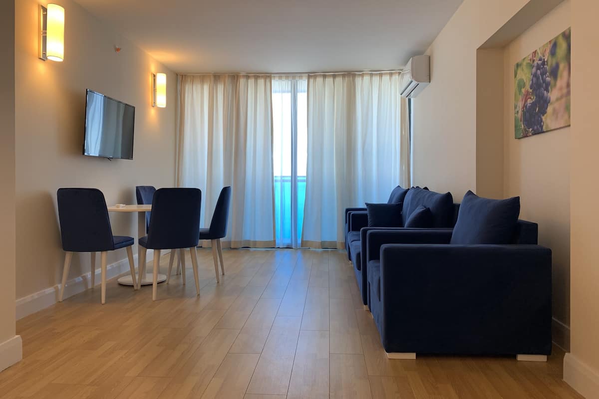Appartement | Woonruimte | Een flatscreentelevisie