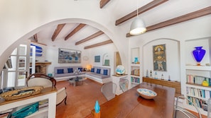 Vila, 4 quartos | Área de estar | TV de tela plana