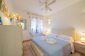 3 chambres, fer et planche à repasser