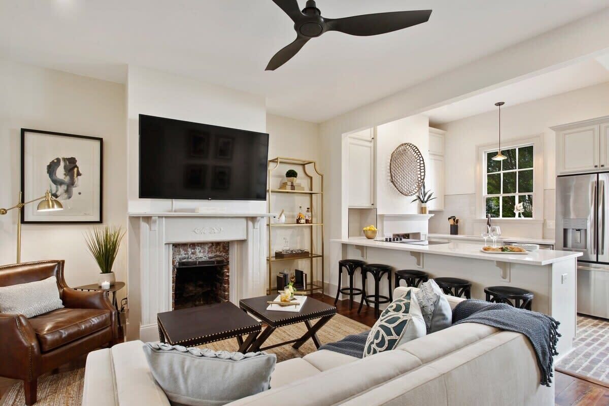 テレビ、書庫、書斎 / ワークスペース