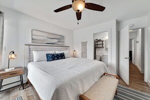 2 bedrooms, desk, WiFi, bed sheets