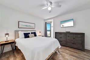 2 bedrooms, desk, WiFi, bed sheets