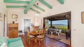 Apartment, 2 Schlafzimmer | Wohnbereich | Flachbildfernseher, Kamin