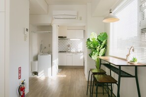 Fridge, microwave, stovetop, cookware/dishes/utensils