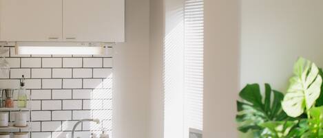 冰箱、微波炉、炉灶、厨具/餐具