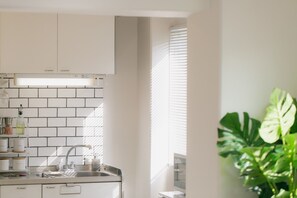 Fridge, microwave, stovetop, cookware/dishes/utensils