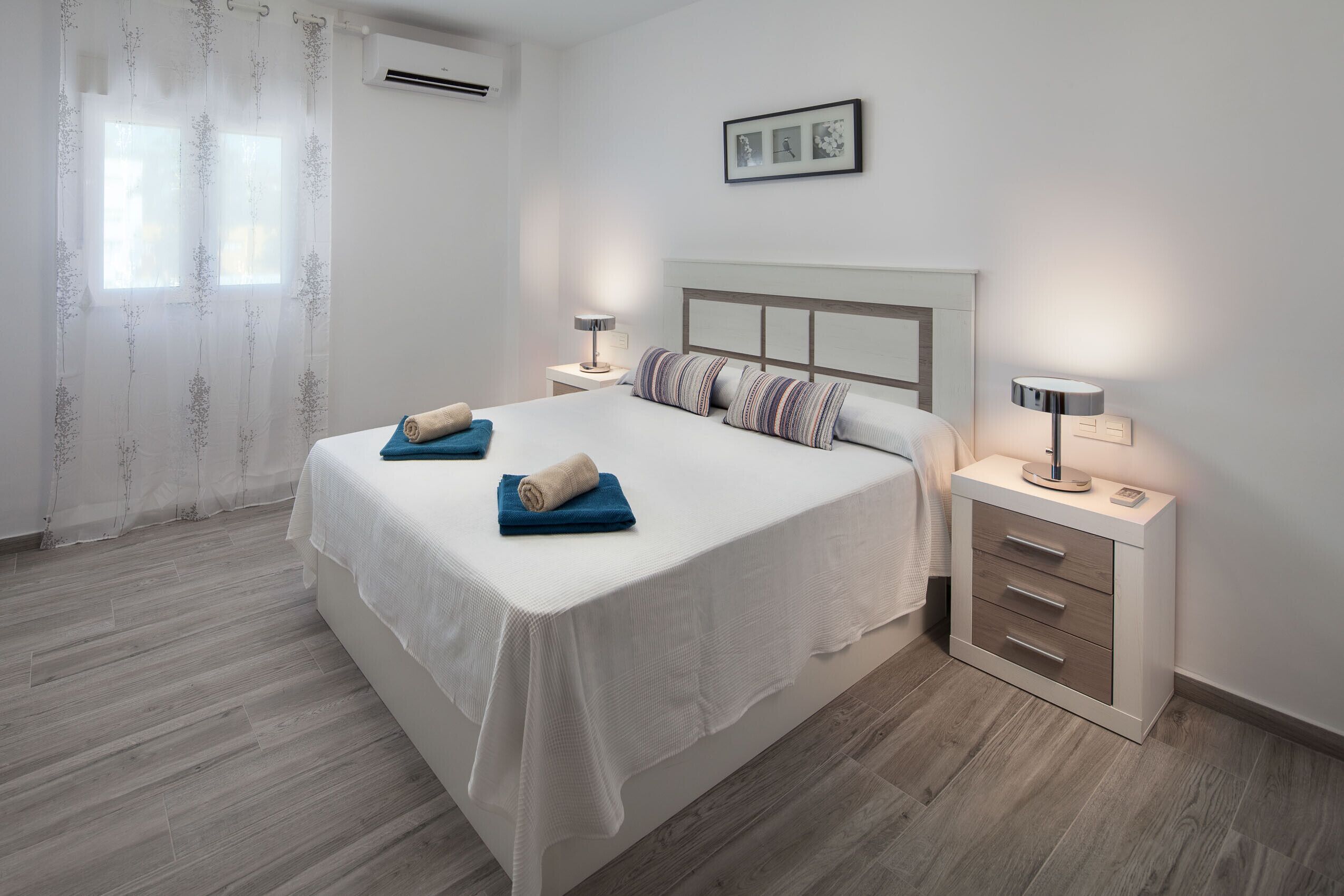 Iron/ironing board, free WiFi, bed sheets