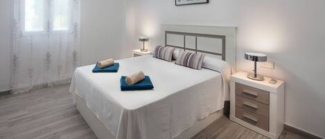 Fer et planche à repasser, Wi-Fi gratuit, draps fournis