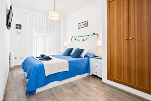 3 slaapkamers, een strijkplank/strijkijzer, gratis wifi, beddengoed