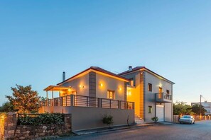 Exterior - Navarino Captains Villa - Lux Private Pool Retreat (Marathopoli)