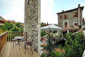Terrace/patio - Tsarbou Guesthouse (Gortynia)