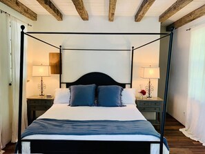 1 bedroom, iron/ironing board, WiFi, bed sheets - 1890's Homestead Cottage - Mountain Vineyard Getaway (Scaly Mountain)