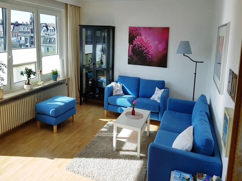 Fernseher, Videospiele, DVD-Player, Bücher