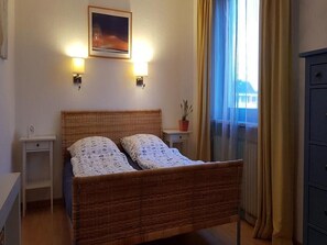 1 slaapkamer, een strijkplank/strijkijzer, wifi, beddengoed