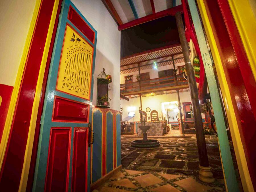 Facciata della struttura - sera/notte