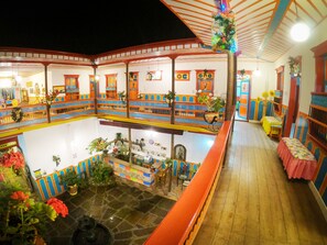 Façade de l’hébergement - soirée/nuit