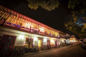 Façade de l’hébergement - soirée/nuit