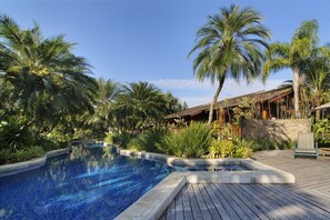 Pool - Villa Bebek Hotel (São Sebastião)
