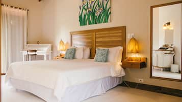 Minibar, in-room safe, individually decorated, individually furnished