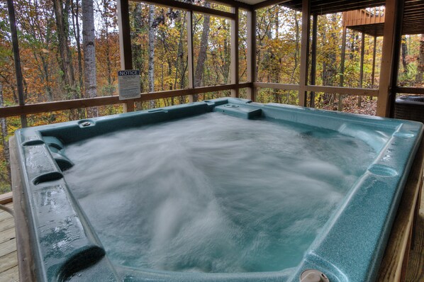 Outdoor spa tub