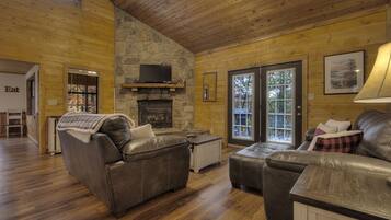 TV connectée, cheminée, baby-foot, table de tennis de table