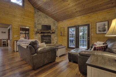 Pigeon Forge beauty - close to everything! Sleeps 20 