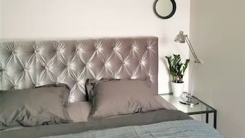 2 bedrooms, iron/ironing board, travel cot, free WiFi