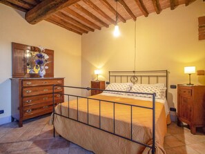 6 bedrooms, travel crib, free WiFi - Wonderful  villa for 12 people with private pool, WIFI, TV, terrace and pets allowed (Poggibonsi)