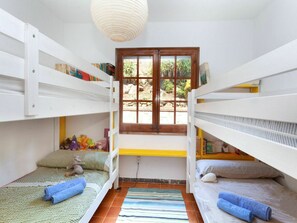 4 chambres, fer et planche à repasser, lit parapluie, Wi-Fi gratuit