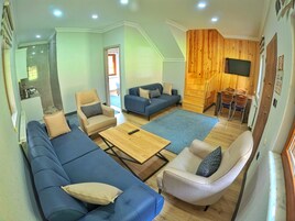 Deluxe Villa | Oturma odası | Düz ekran televizyon 