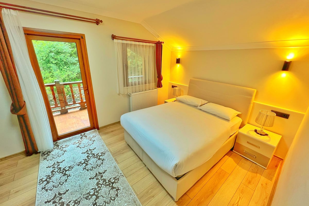Deluxe Villa | 9 bedrooms, premium bedding, desk, laptop workspace