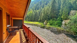 Deluxe Villa | Premium bedding, desk, laptop workspace, blackout drapes -  Raha Villa Bungalow (Çaykara)