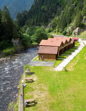 Área de parrillas y picnic