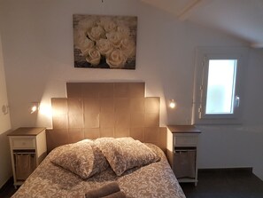 1 chambre, fer et planche à repasser, lit parapluie, Wi-Fi