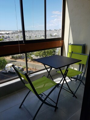 Dining - 40 m2 apartment with swimming pool in condominium with lovely view of the Minimes harbor (La Rochelle)