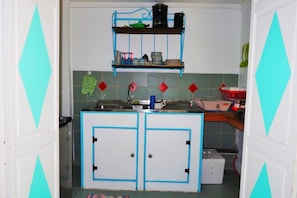 Apartment, 1 Bedroom | Private kitchenette | Mini-fridge, microwave, stovetop, coffee/tea maker - Beach Front Paradise (Savaneta)