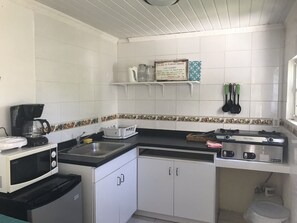 Private kitchenette - Beach Front Cottage (Savaneta)