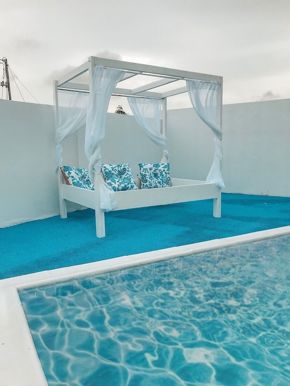 Outdoor pool - Ocean Front Property - Villa 4 Aruba w pool view (Savaneta)