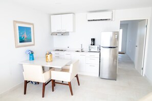 Apartment, 1 Bedroom | Private kitchen | Fridge, microwave, stovetop, coffee/tea maker - Beachfront Bella Horizonte 1 (Savaneta)