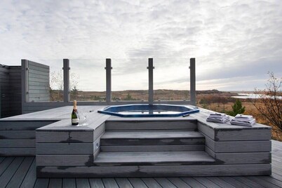 The Viking Lodge - Luxurious Cabin Villa