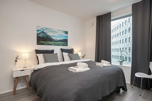 2 chambres, fer et planche à repasser, Wi-Fi, draps fournis