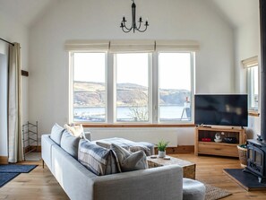 TV, fireplace - Beautiful private villa for 6 guests with TV (Isle Of Skye)