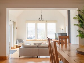 TV, fireplace - Beautiful private villa for 6 guests with TV (Isle Of Skye)