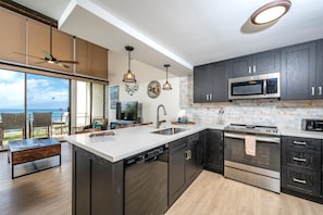 ثلاجة، ميكروويف، فرن، غسالة أطباق