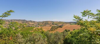 Stunning private villa for 10 guests with private pool, WIFI, TV, terrace and pets allowed